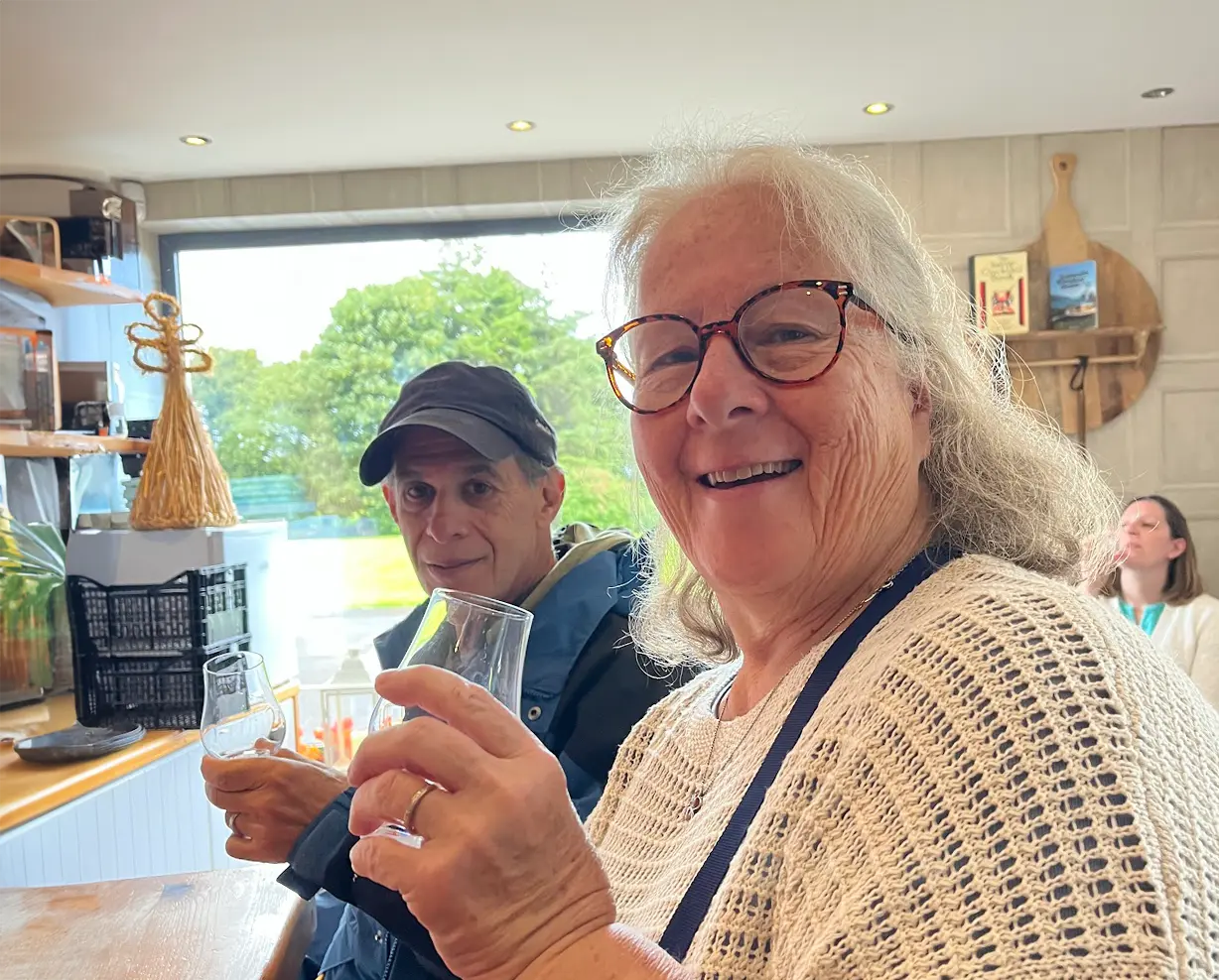 Whiskey tasting in open and bright bar